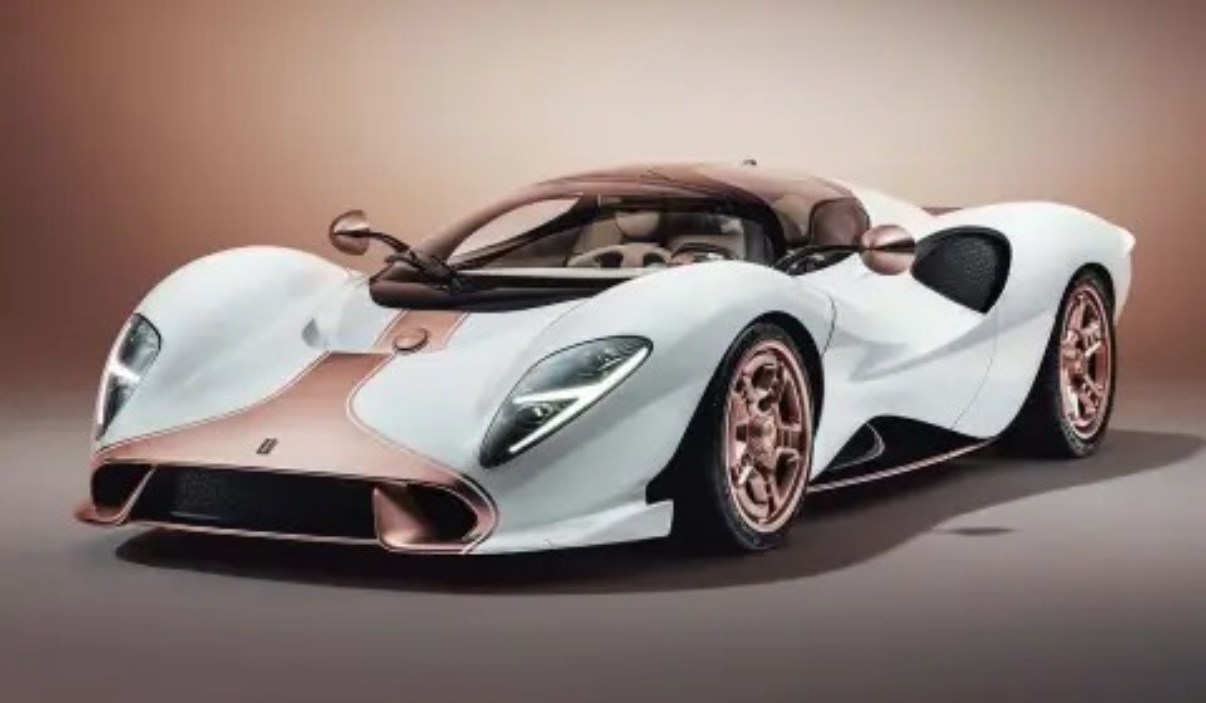 De Tomaso показа серийния звяр P72