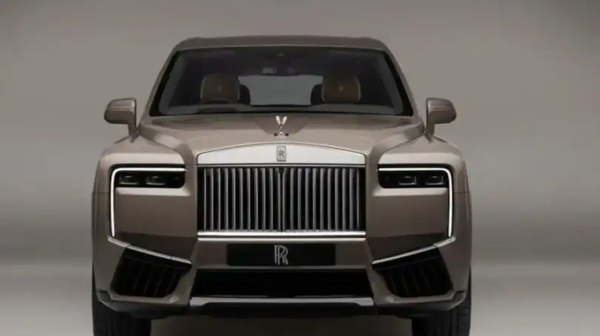 Крал Чарлз е получил Rolls-Royce по случай коронацията си