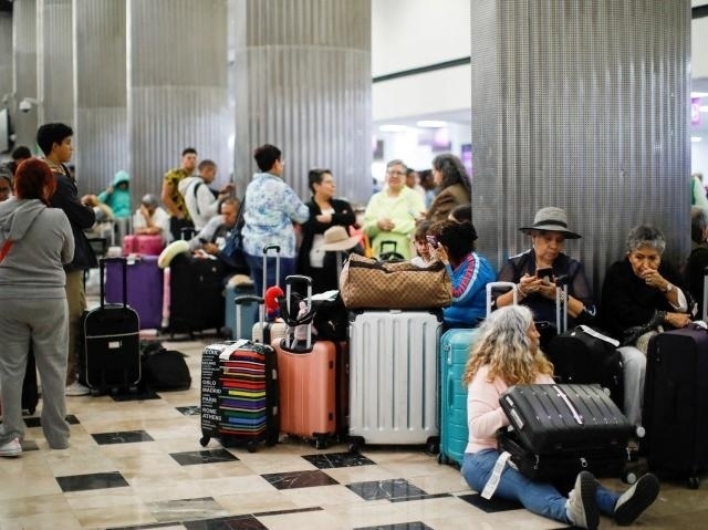 Стотици с часове чакат закъснели полети – как да получите обезщетение?